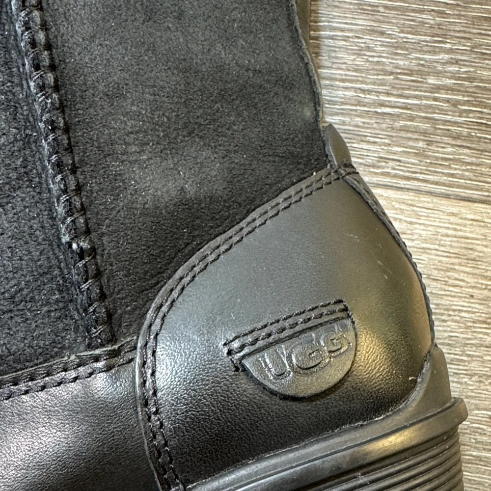 Ugg Black Knee-High Boots woman’s size 6 (s244) - Picture 3 of 8